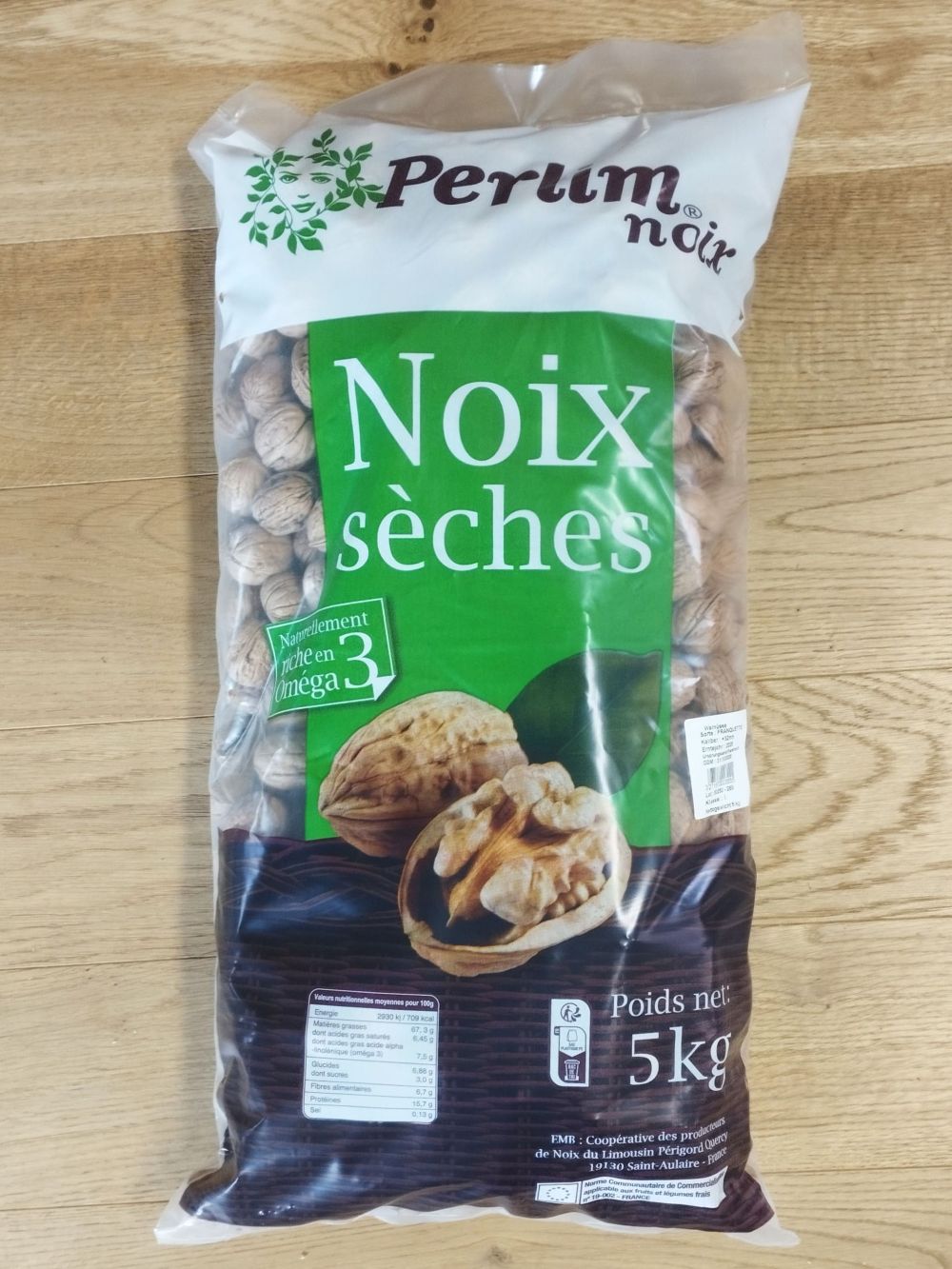 Walnuts in shell, France, assortment 32-34mm